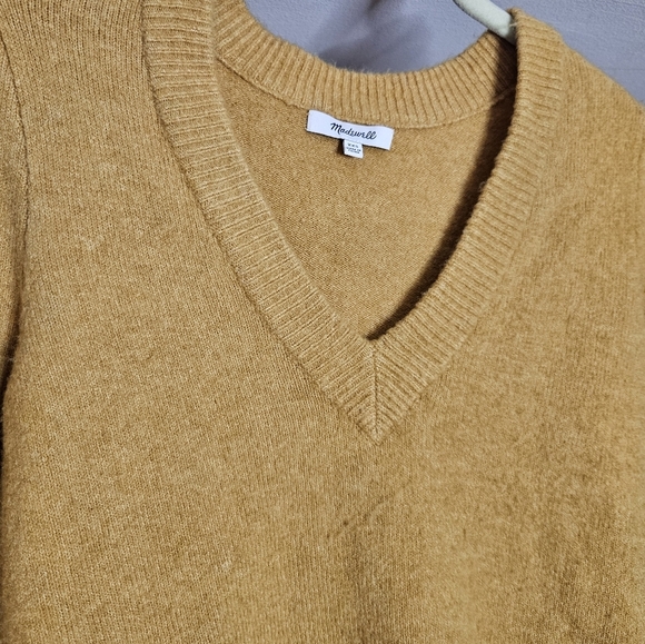 Madewell Westgate V-Neck Sweater in Coziest Yarn Heather Saffron Mustard XXS - Picture 7 of 10